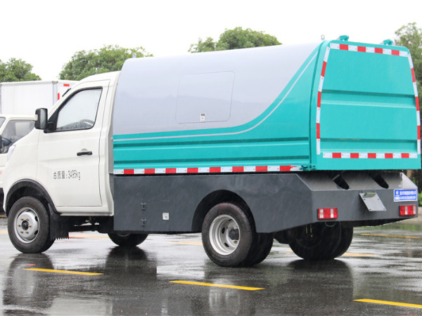 東風(fēng)4方廂式垃圾車