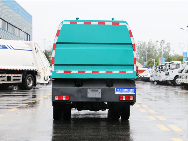 東風(fēng)4方廂式垃圾車
